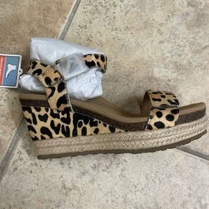 AETREX Brand New in box. Sydney Leopard Wedge. Size 36 (6-6.5)